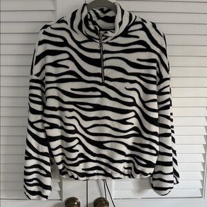 Chic Zebra Pattern Turtleneck Sweater